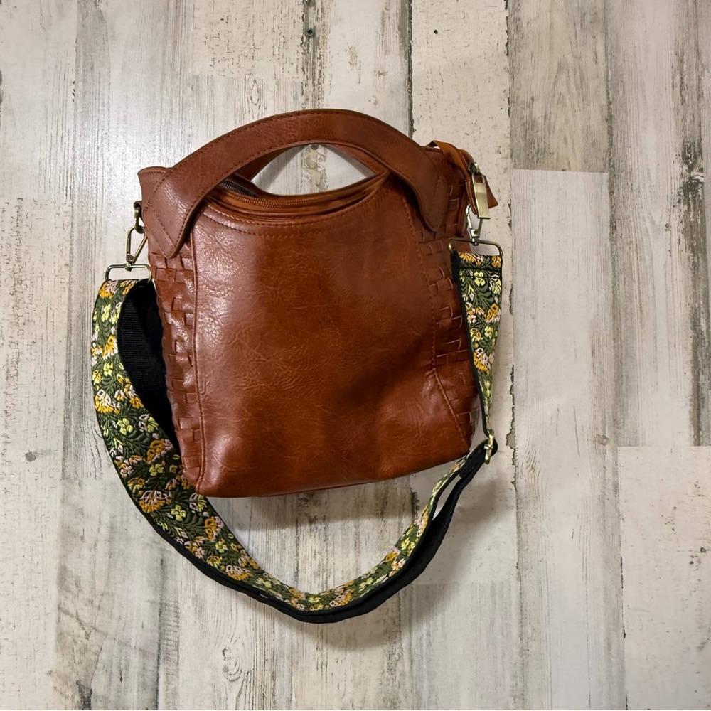 Le Miel Woven-Panel Brown Shoulder Bag with Floral Accent Strap - Picture 11 of 12